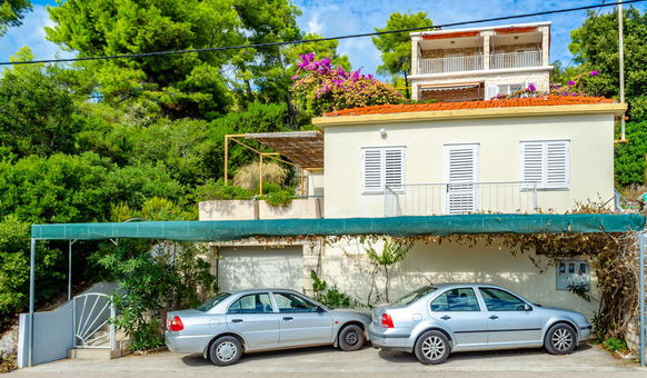 Apartments Niksa Small house