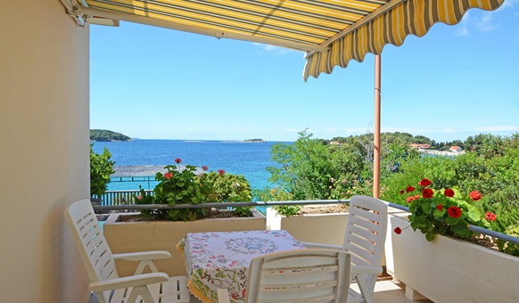 Apartments Niksa - balcony with a view to the sea